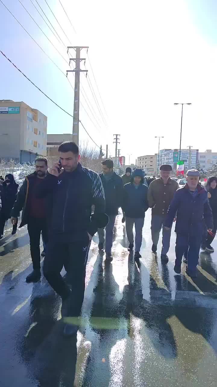 پیاده روی خانوادگی 